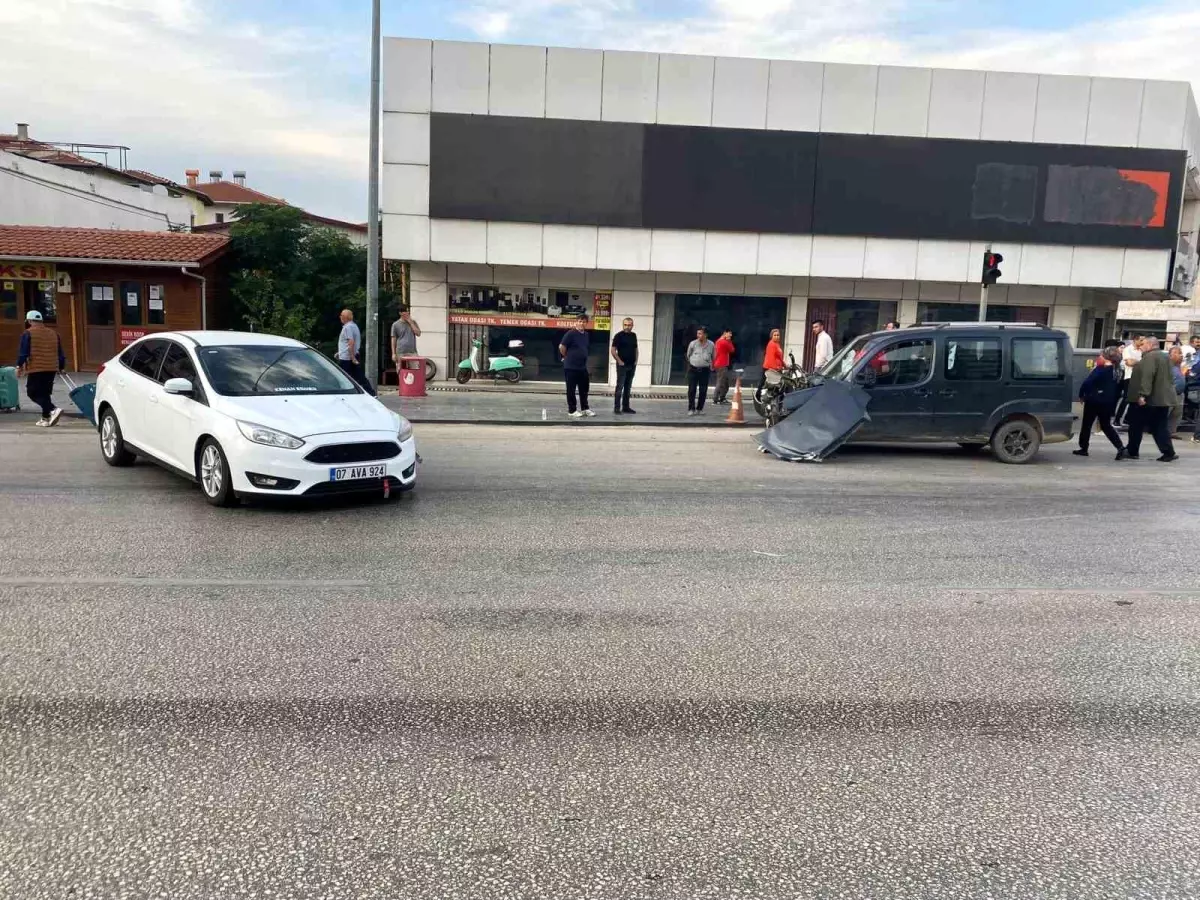 Antalya\'da Trafik Kazası: 1 Yaralı, 36 Bin TL Ceza