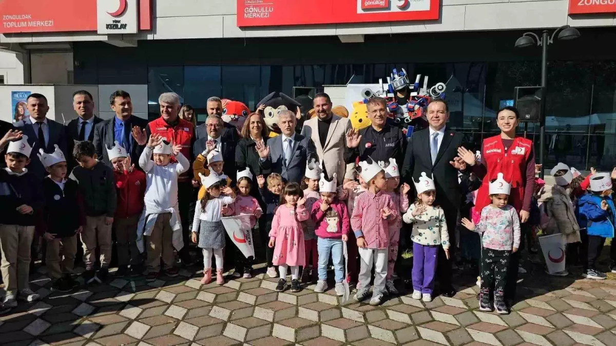 Kızılay Sokağı Etkinliği Zonguldak\'ta