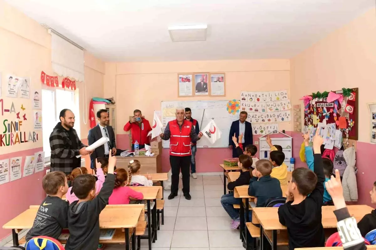 Kızılay\'dan Çocuklara Kış Yardımı