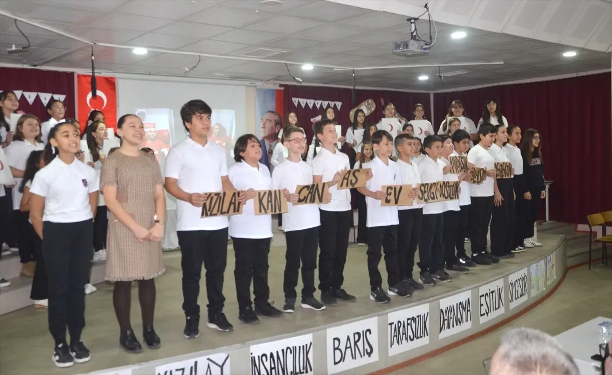 Kızılay Haftası Etkinliği Karamürsel\'de