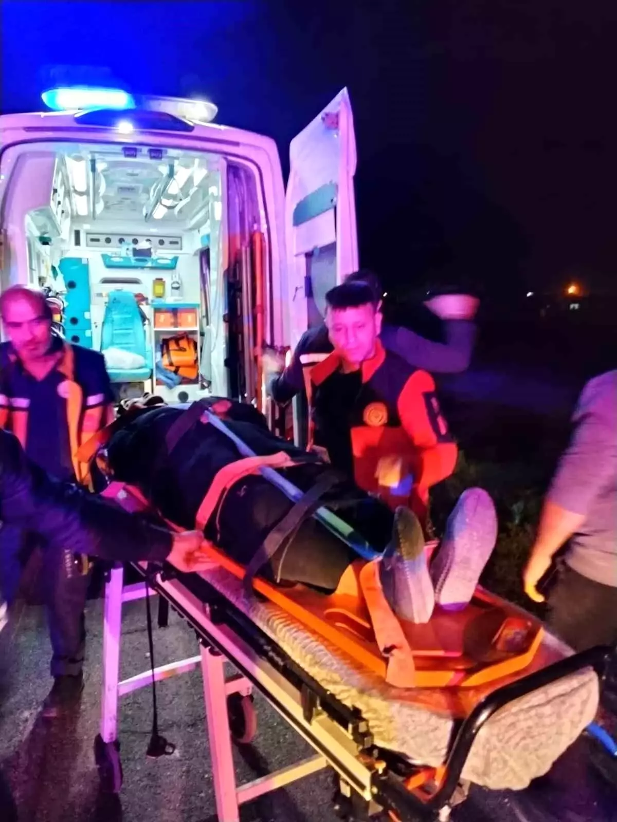 Kızıltepe\'de Otomobil Devrildi, 3 Yaralı