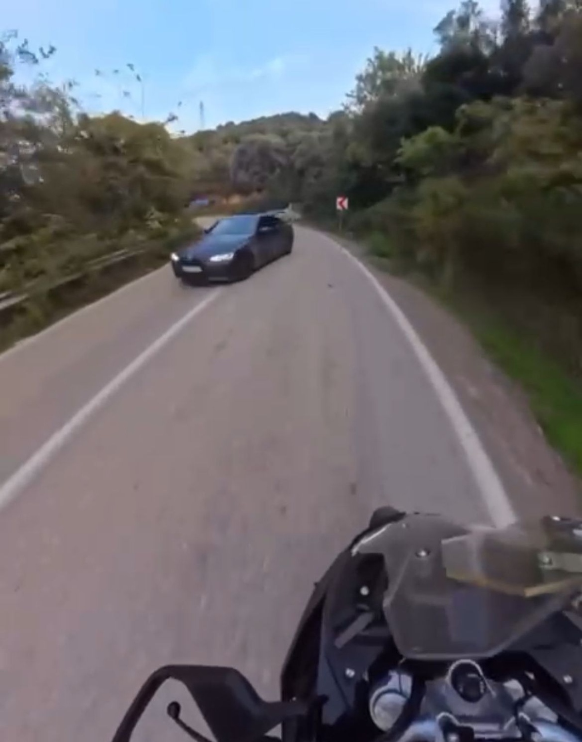 Motosikletli Driftli Araçtan Kıl Payı Kurtuldu