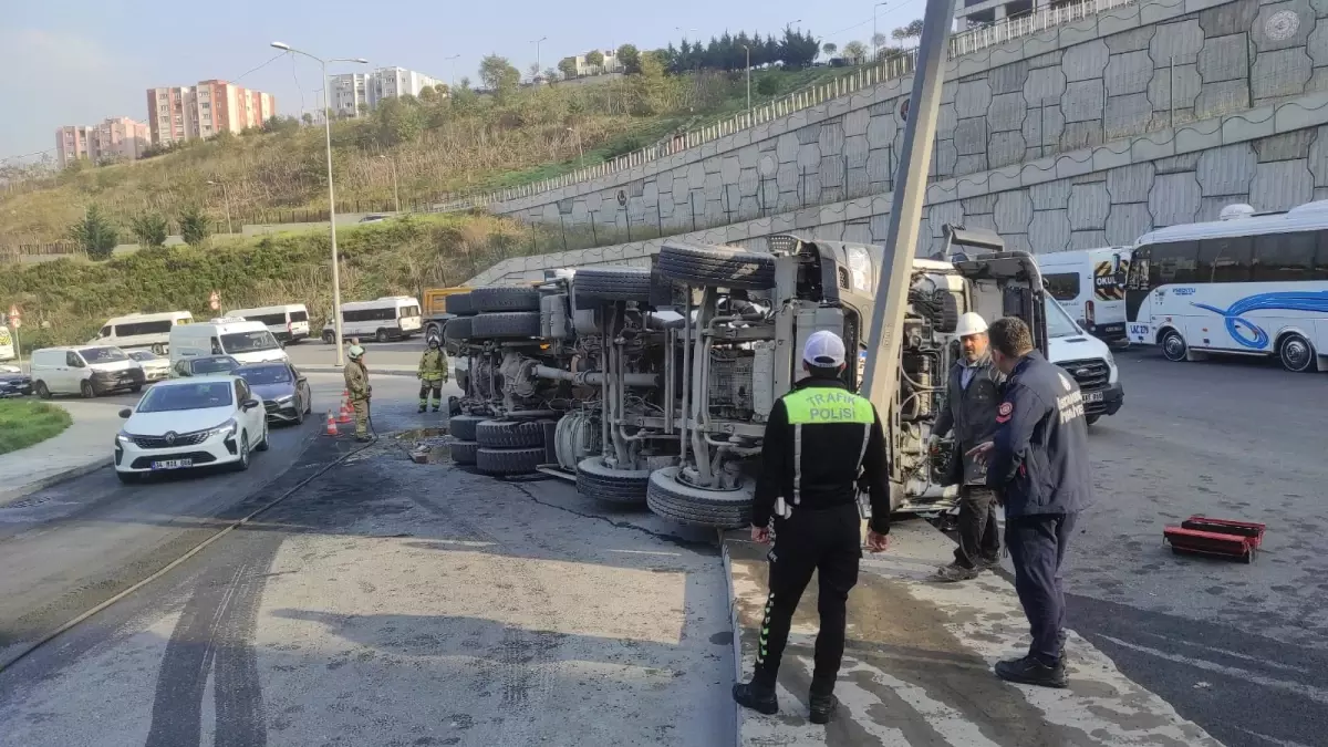 Sarıyer\'de Beton Mikseri Kaza Yaptı