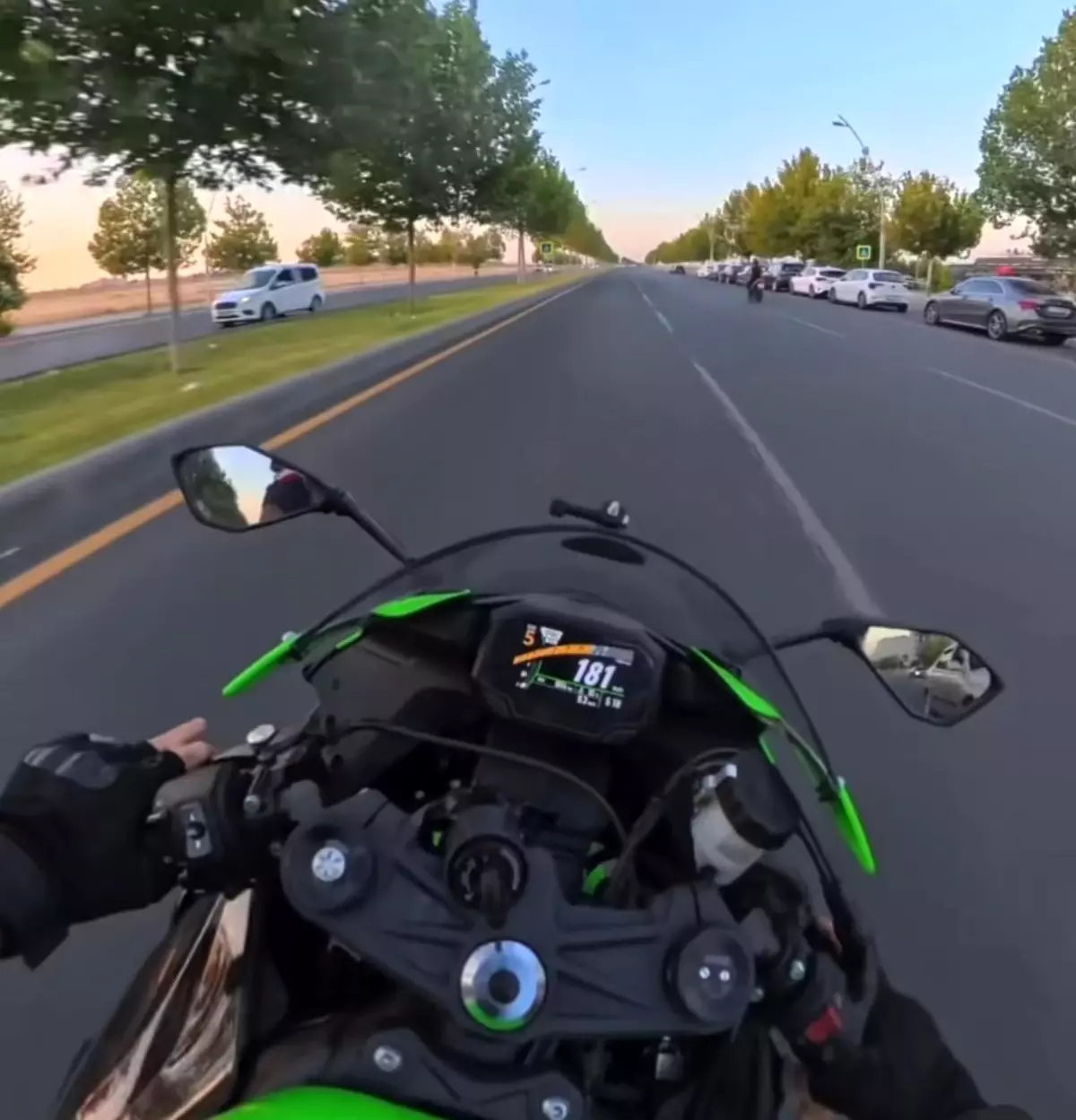 Diyarbakır\'da Motosiklet Sürücüsü 181 km/h Hız Yaptı