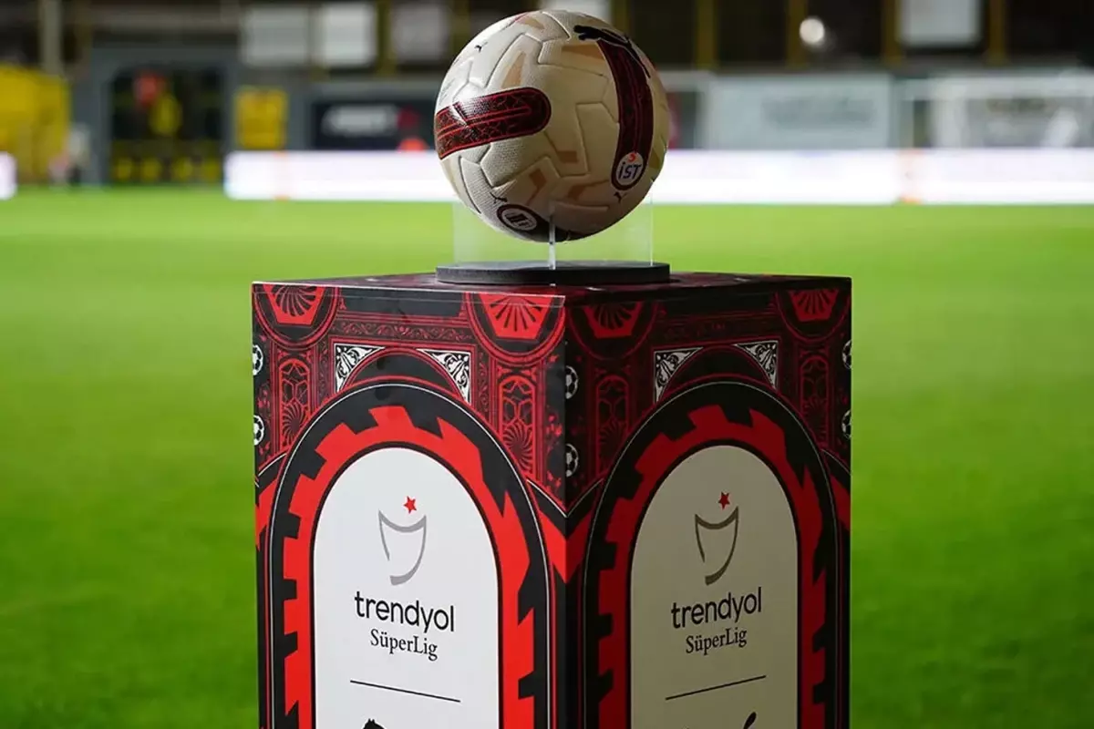 Son karar verildi: Süper Lig\'de bir teknik adam ayrılığı daha