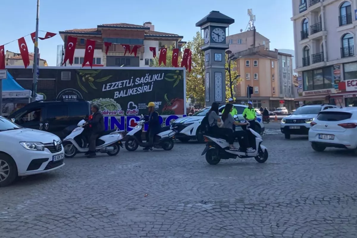 Sürekli depremle sarsılan Sındırgı\'ya acil uyarı: Kırık ilerliyor