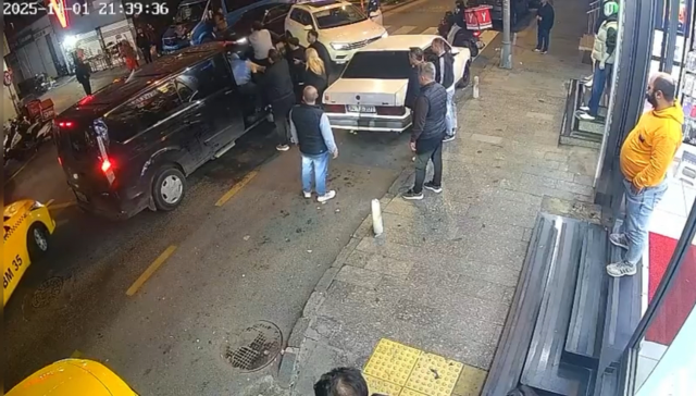 Trafikte kavga eden fenomen kurşunların hedefi oldu Trafikte kavga eden fenomen kurşunların hedefi oldu