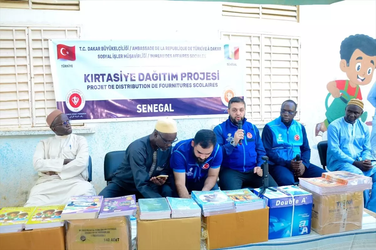 Senegal\'deki Öğrencilere Eğitim Desteği