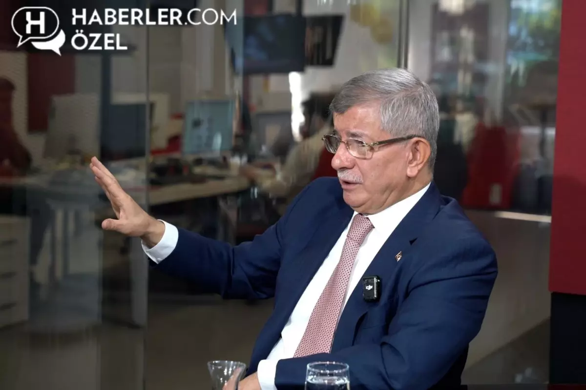 Ümit Özdağ\'ın o sözleri Ahmet Davutoğlu\'nu küplere bindirdi: Utanmazsın