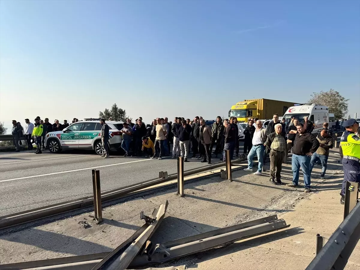 Kocaeli\'de Zincirleme Kaza: Trafik Kontrollü Açıldı