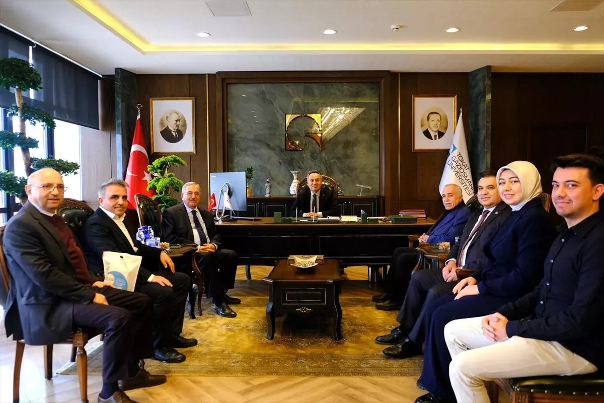 Anadolu Vakfı TOGÜ Rektörü\'nü Ziyaret Etti