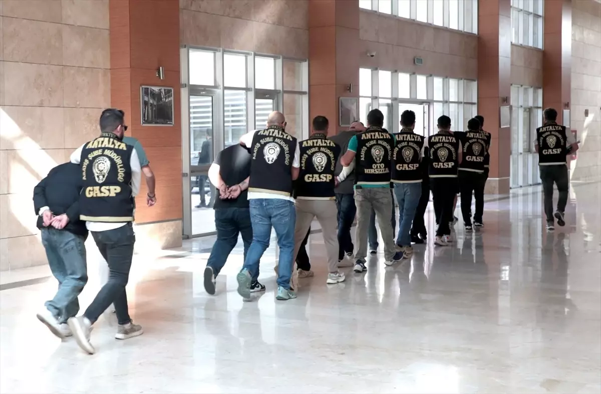 Muratpaşa\'da Patlayıcı Saldırı: 10 Tutuklama