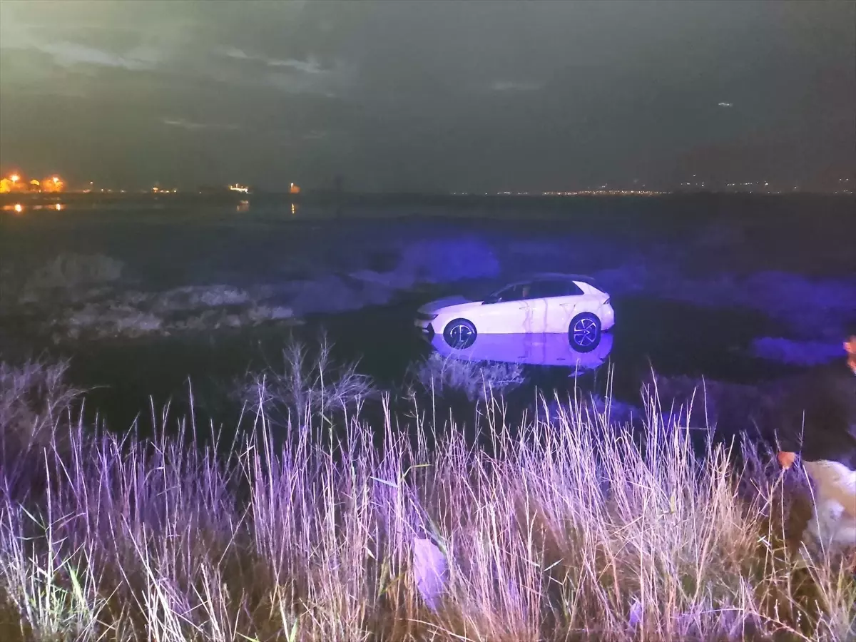 Su Birikintisine Düşen Sürücü Kurtarıldı