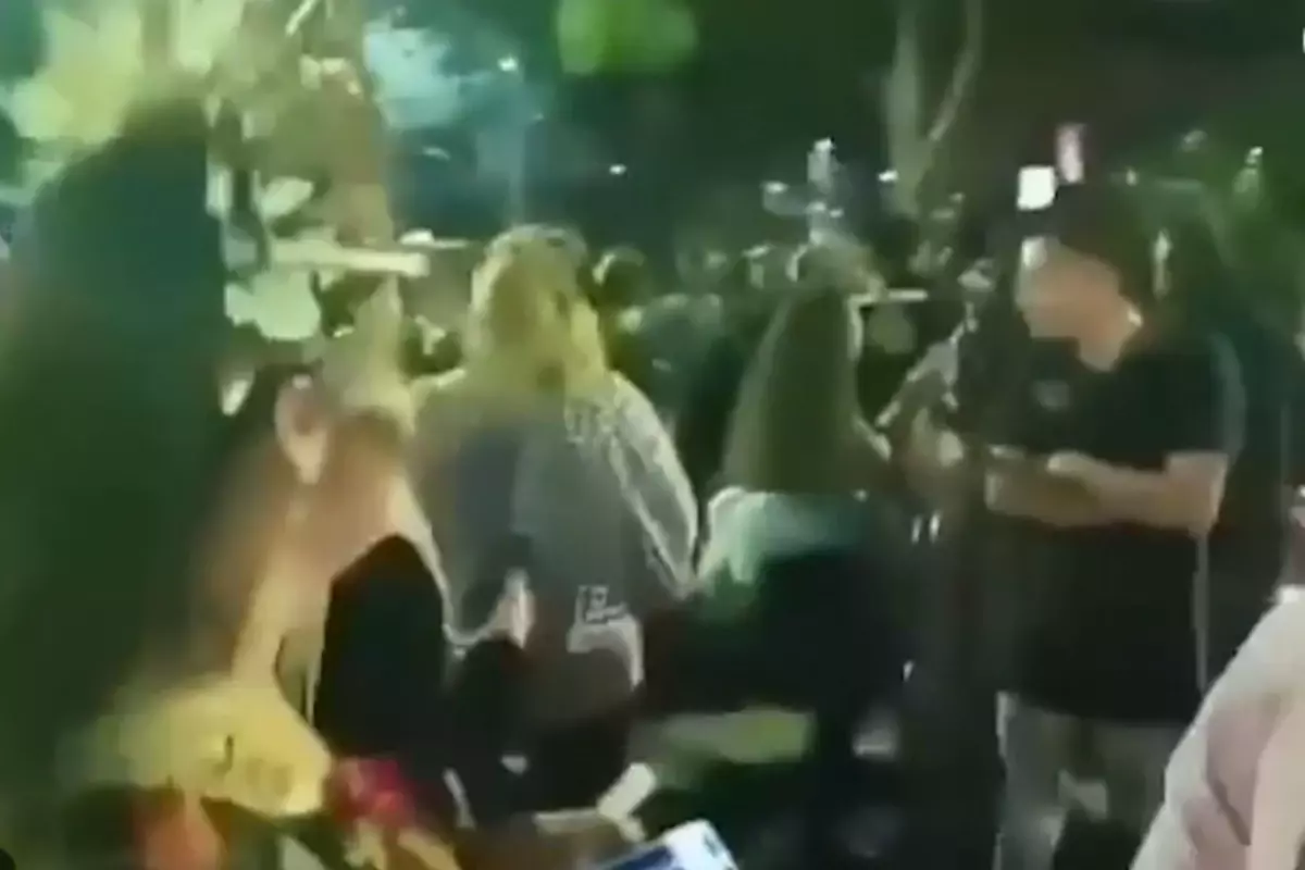 Belediye Başkanı, festivalde konuştuğu sırada vurularak öldürüldü