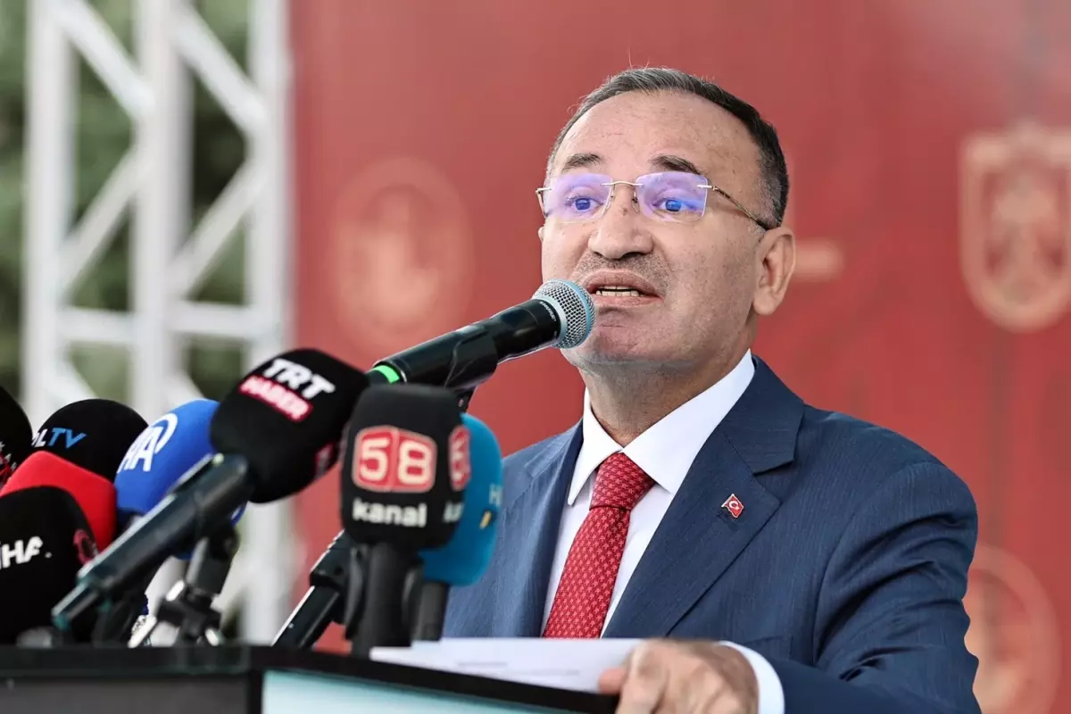 Bir süredir tedavi görüyordu! Bekir Bozdağ\'ın son hali dikkat çekti