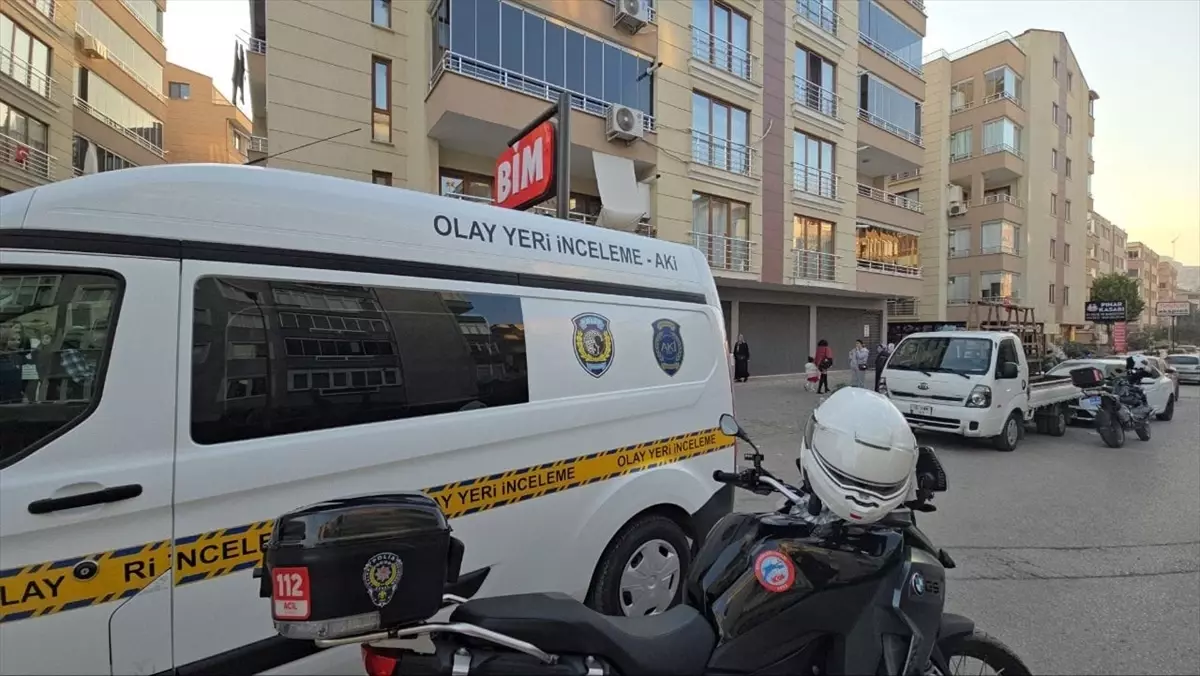 Markette eski eşini göğsünden bıçakladı, polisi arayıp teslim oldu