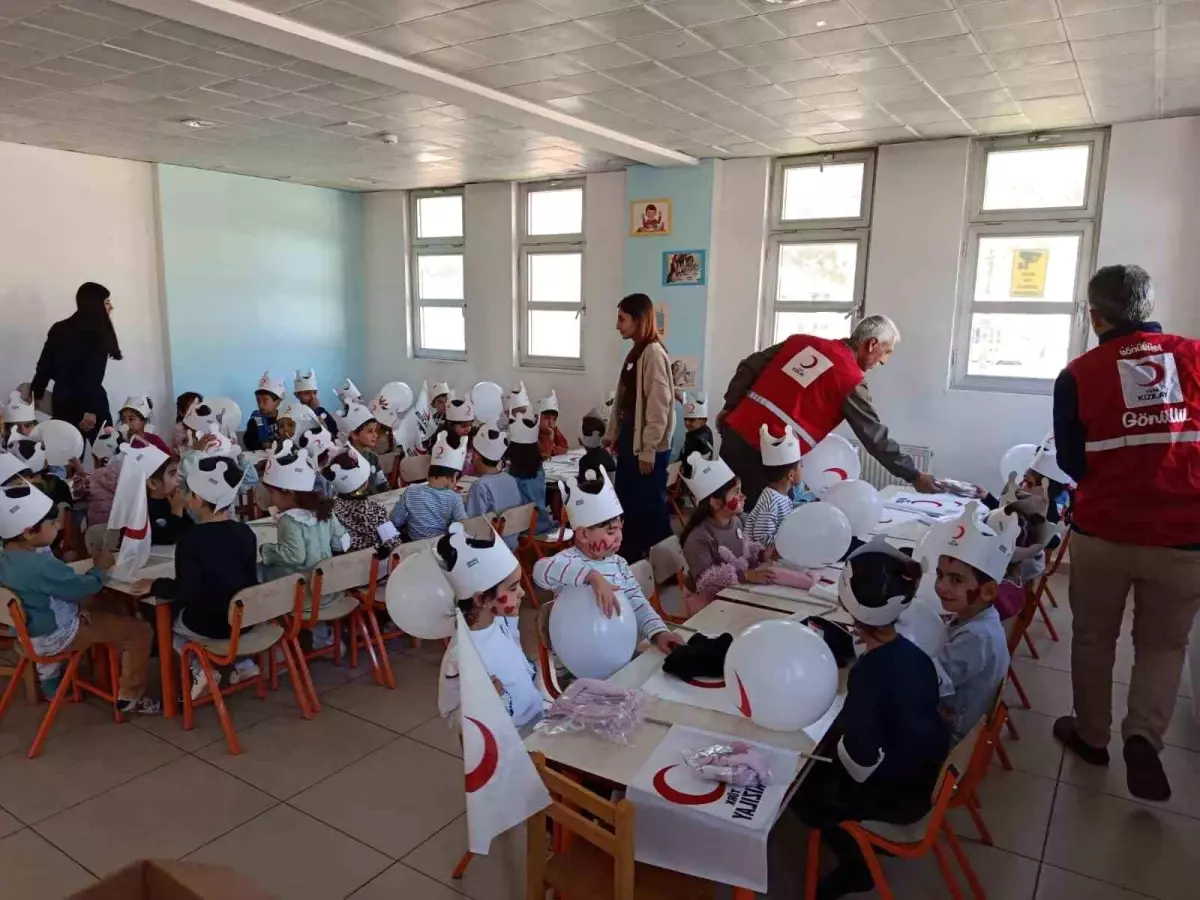 Kızılay\'dan Miniklere Ziyaret