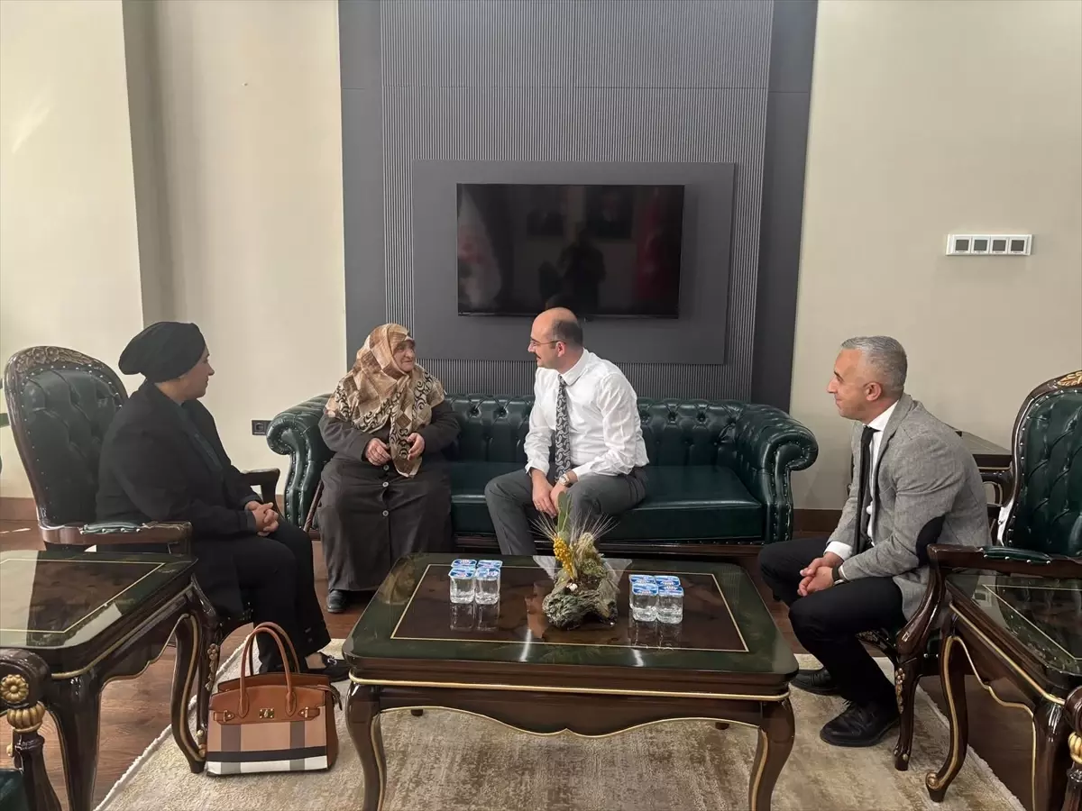 88 Yaşında Okuma Yazma Öğrenen Emine Genç\'e Ziyaret