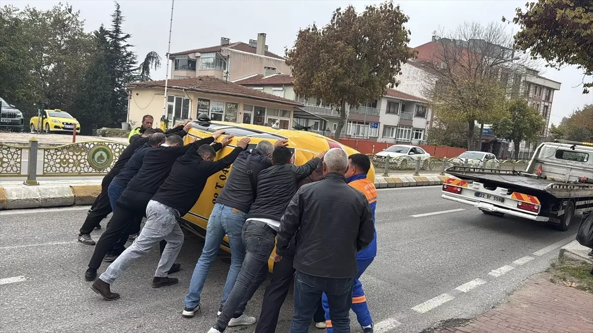 Taksicinin Hayatı Emniyet Kemeriyle Kurtuldu