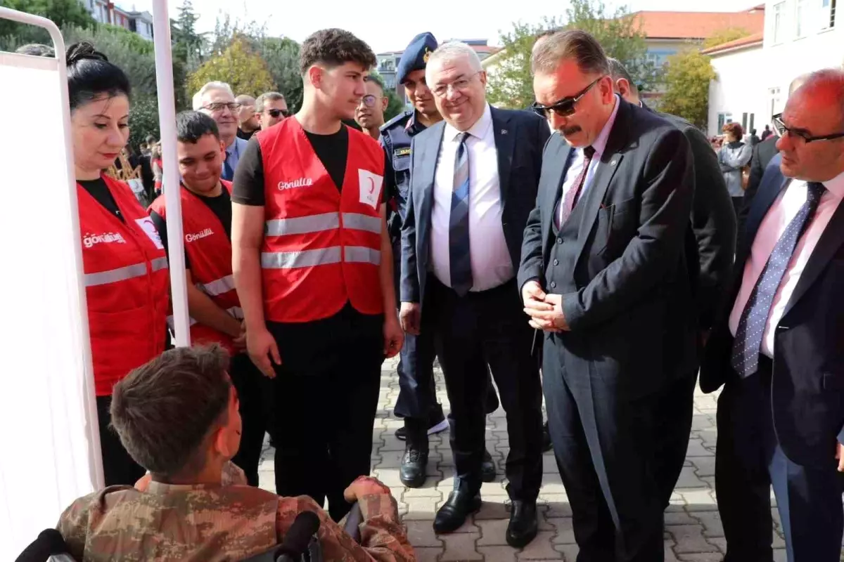 Kızılay Haftası Edremit\'te Coşkuyla Kutlandı