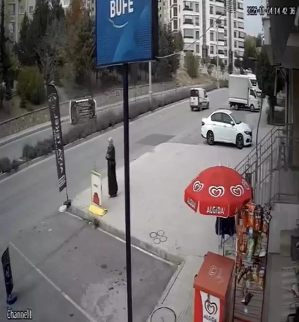 Elazığ\'da Araç Yan Yattı: 1 Yaralı