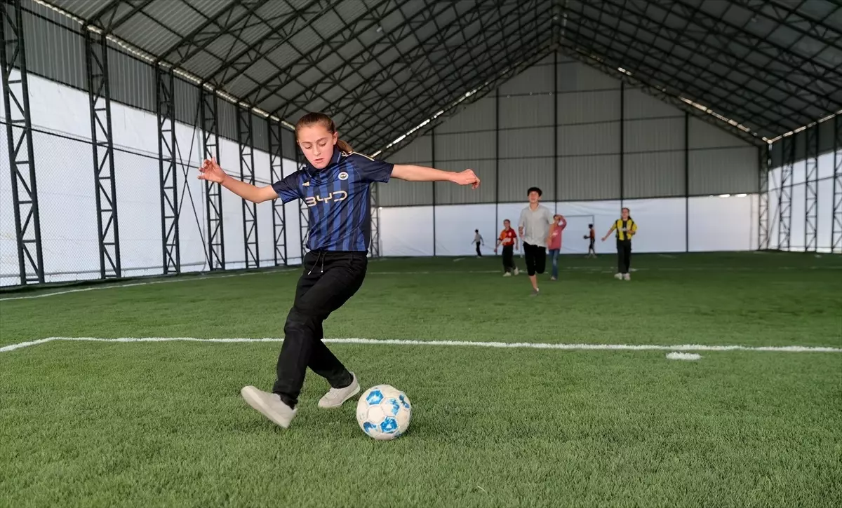 Gül Yıldız\'ın Halı Saha Hayali Gerçek Oldu