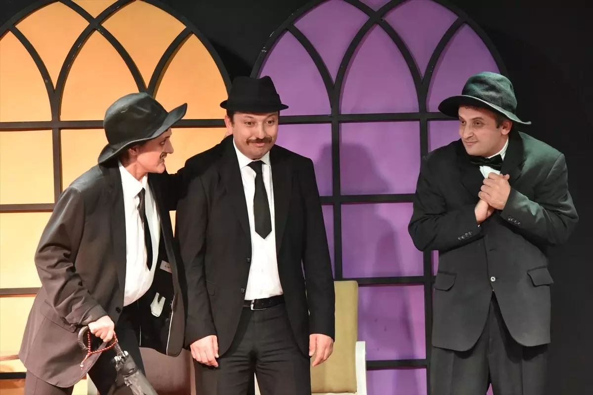 Tiyatrodan Sahipsiz Hayvanlara Destek