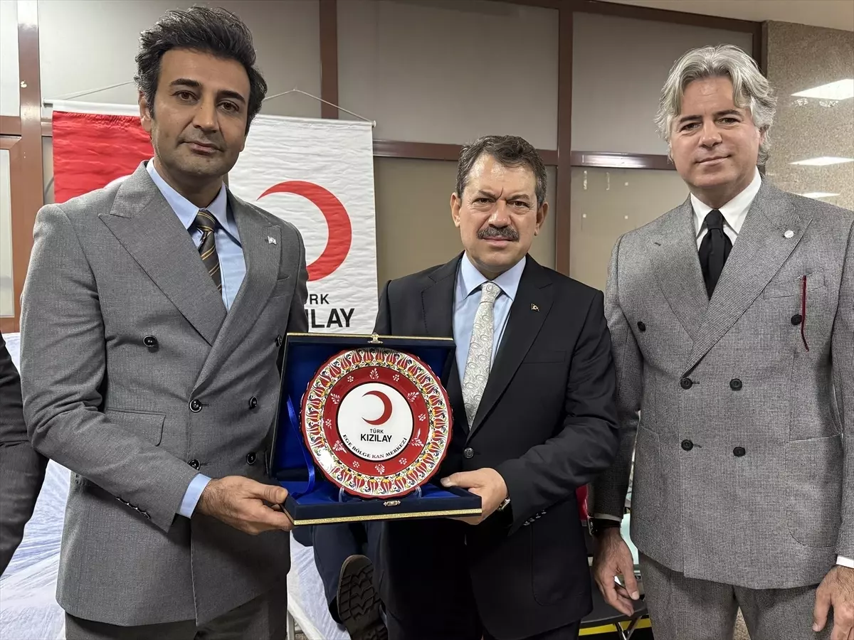 İzmir Adliyesi\'nden Kızılay\'a Kan Bağışı
