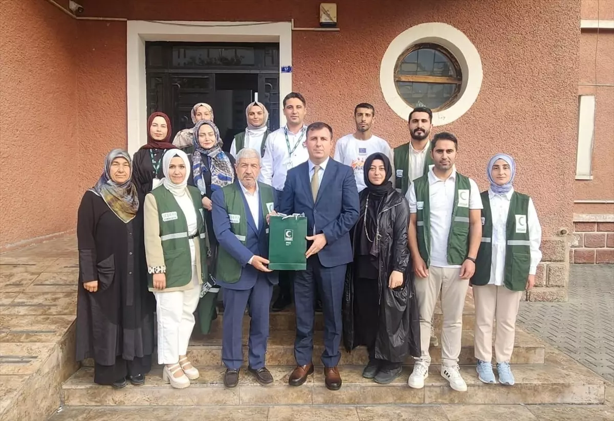 Karaköprü Kaymakamı Yeşilay\'ı Ziyaret Etti