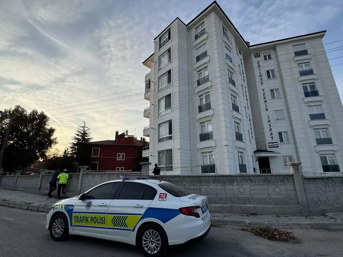 Karaman\'da Düşme Olayı: Öğretmen Hayatını Kaybetti