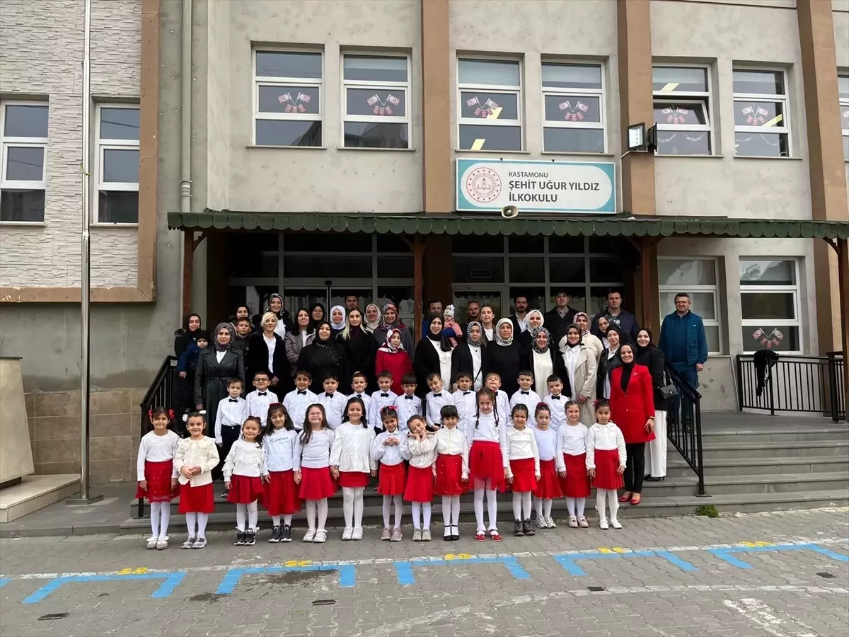 Kastamonu\'da "Okuluma Alıştım, Bayrağımla Tanıştım" sergisi açıldı