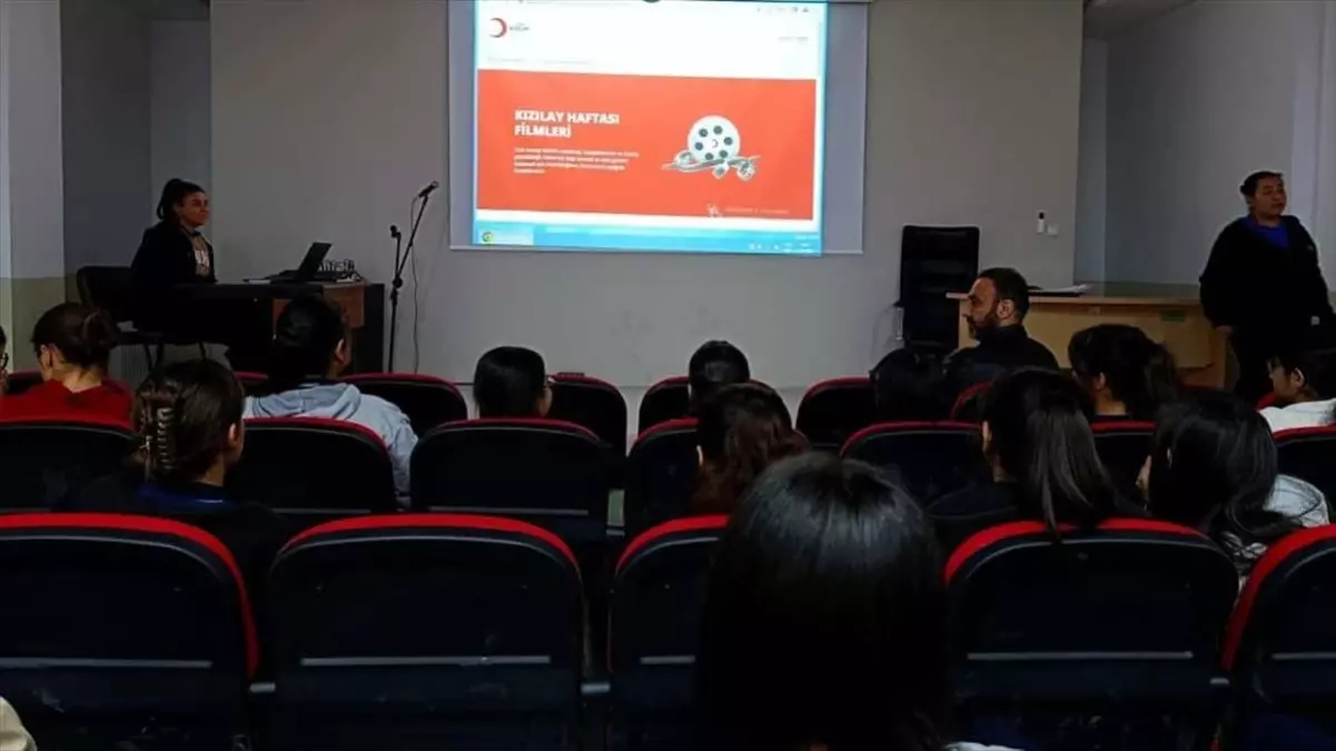 Öğrenciler Kızılay Haftası\'nı Kutladı