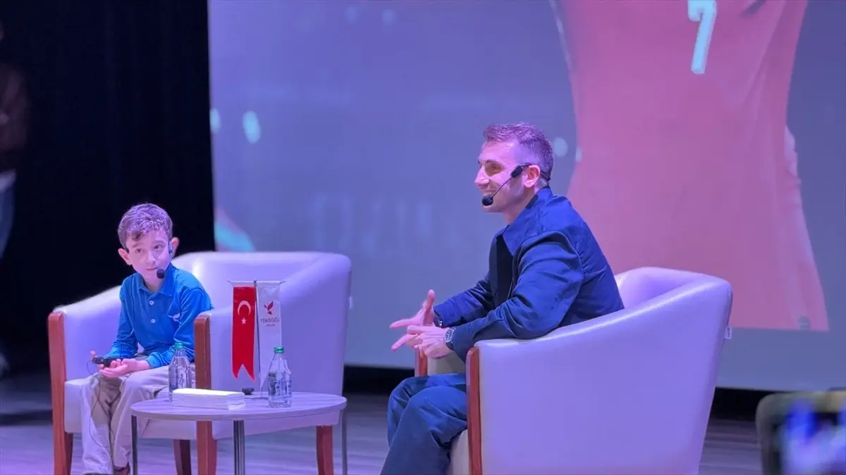 Kerem Aktürkoğlu\'ndan Öğrenciye Destek Ziyareti