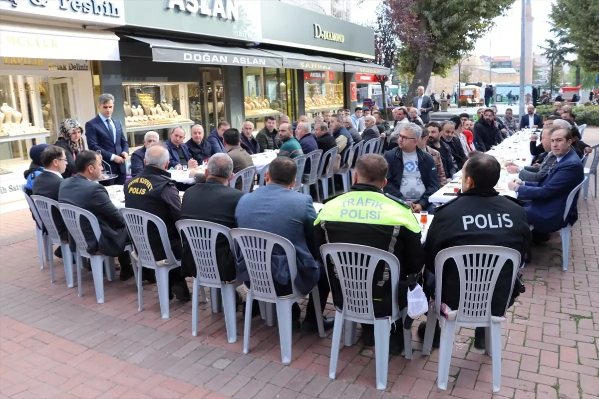 Kırşehir\'de Emniyet ve Esnaf Buluşması