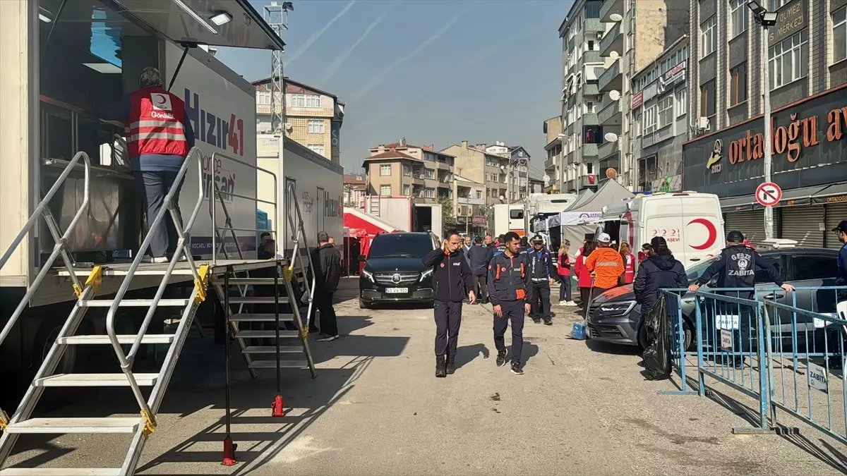 Gebze\'de Çöken Apartman Enkazı Kaldırılıyor