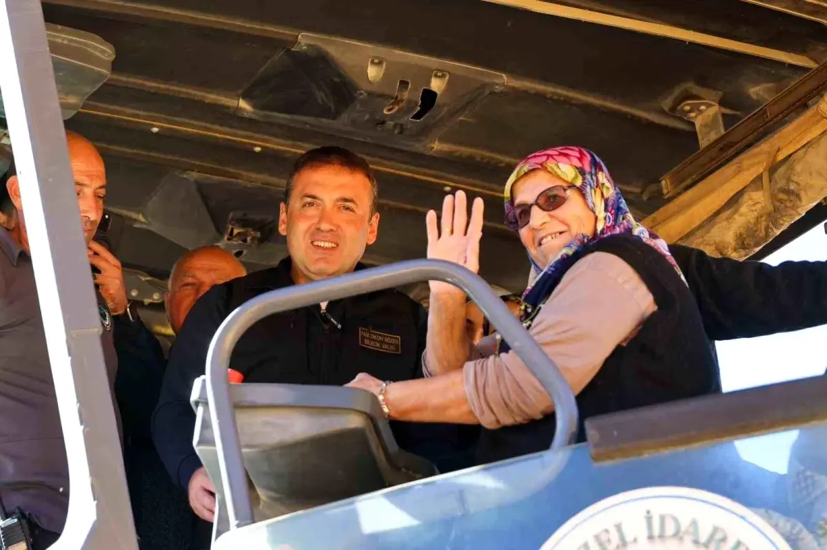 Sebahat Teyze Yolda Asfalt Attı