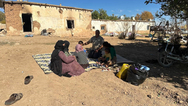 Nereye gitseler evdeki eşyalar kendi kendine alev alıyor Nereye gitseler evdeki eşyalar kendi kendine alev alıyor