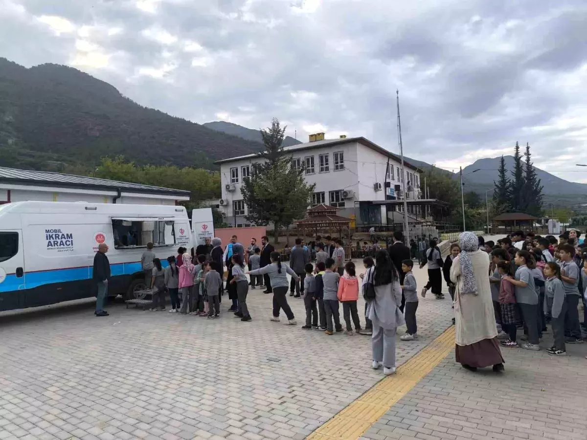 Osmaniye\'de öğrencilere sıcak çorba ikramı