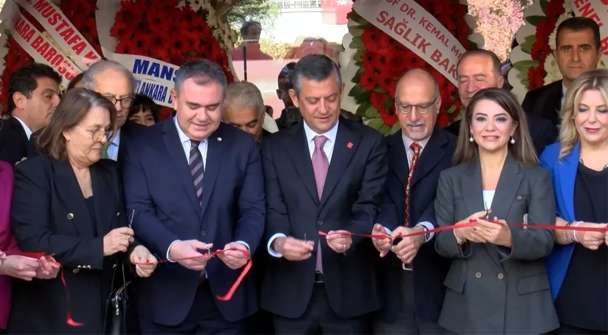 Özgür Özel, Eczacılık Müzesi\'nin Açılışını Yaptı