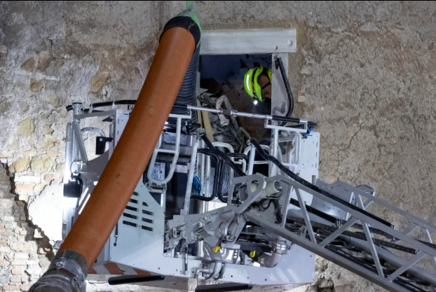 Roma dönemine ait kale tadilat sırasında çöktü! Bir işçi hayatını kaybetti Roma dönemine ait kale tadilat sırasında çöktü! Bir işçi hayatını kaybetti