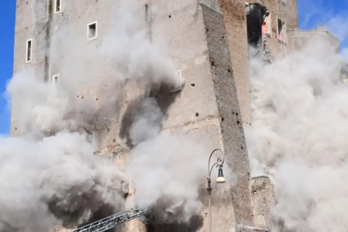 Roma dönemine ait kale tadilat sırasında çöktü! Bir işçi hayatını kaybetti