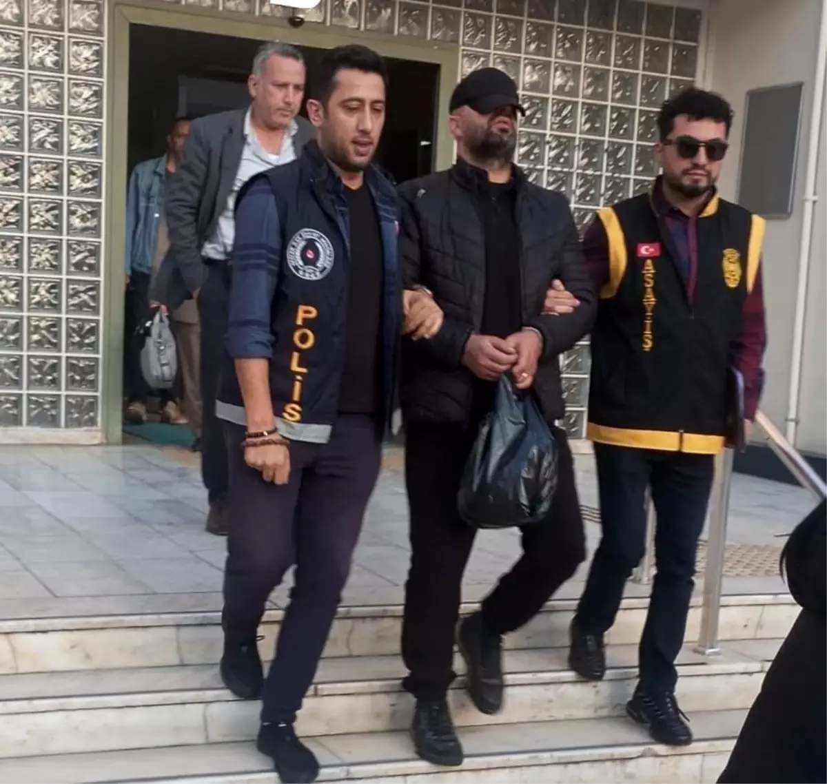 Hırsızlıkla Aranan Şahıs Tutuklandı