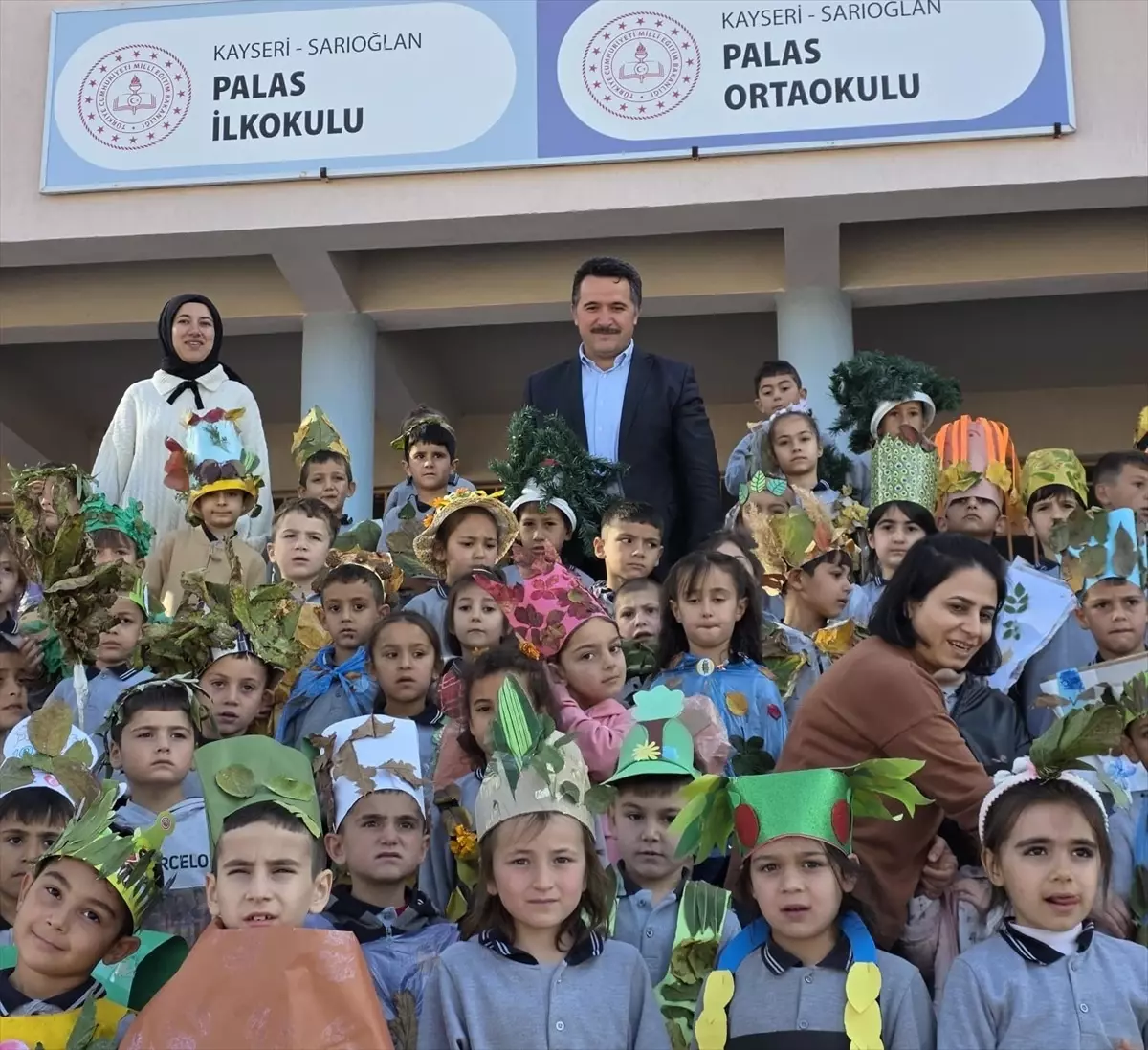 Sarıoğlan\'da Geri Dönüşüm Defilesi