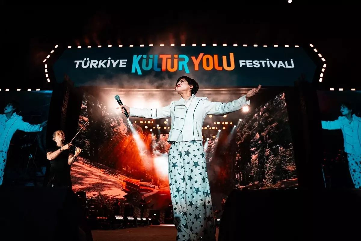 Aydilge Antalya\'da Konser Verdi