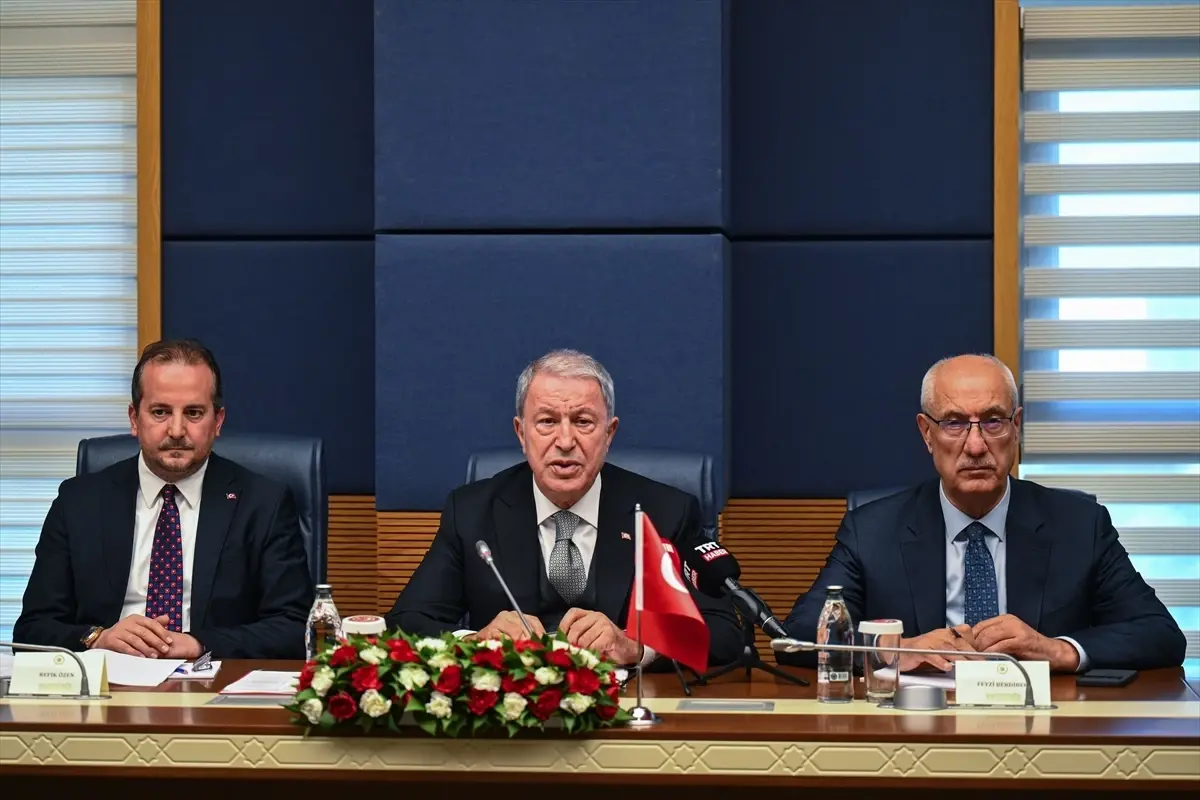 Akar ve Tabatadze\'den Savunma İşbirliği Vurgusu