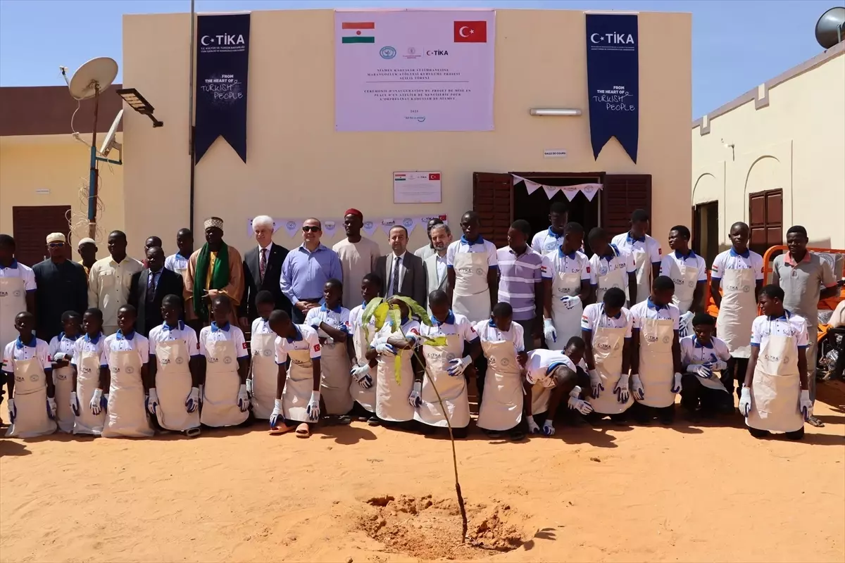 Nijer\'de Yetimlere Marangozluk Eğitimi