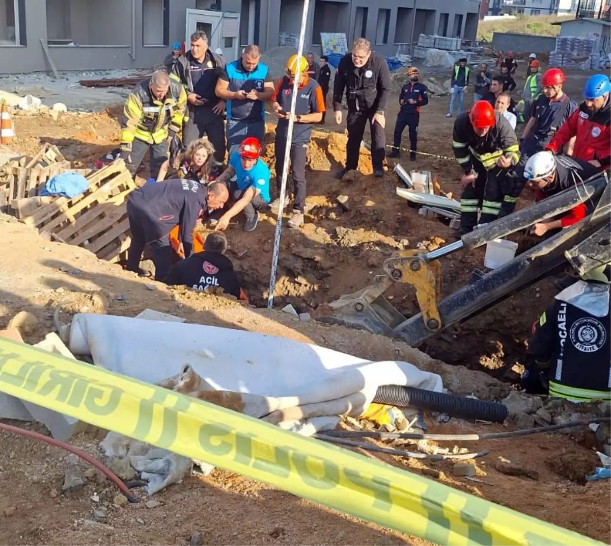 Çayırova\'da inşaatta göçükte yaralı kurtarma