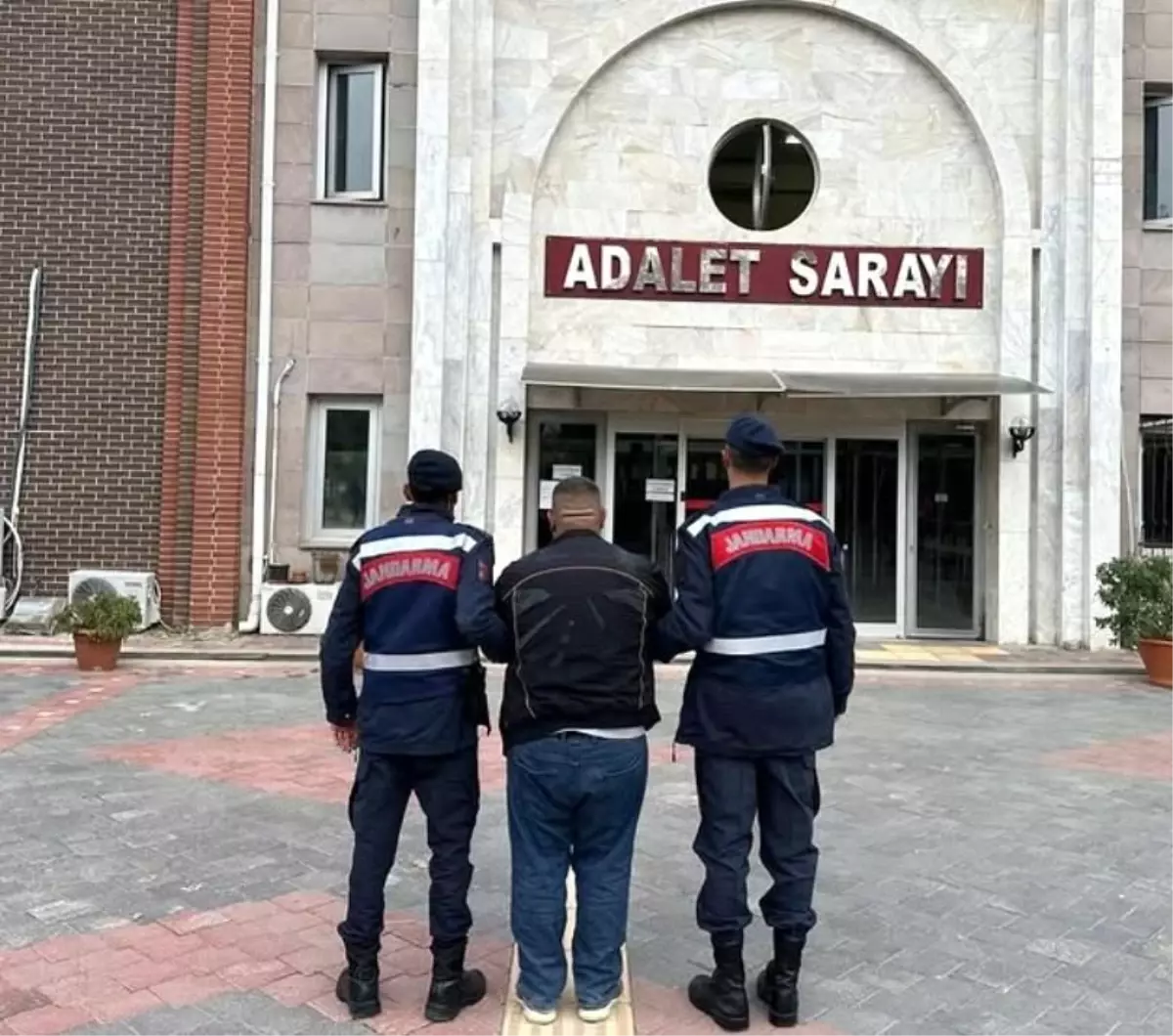 Isparta\'da Uyuşturucu Suçundan 14 Yıl Hapis Cezalı Şahıs Yakalandı