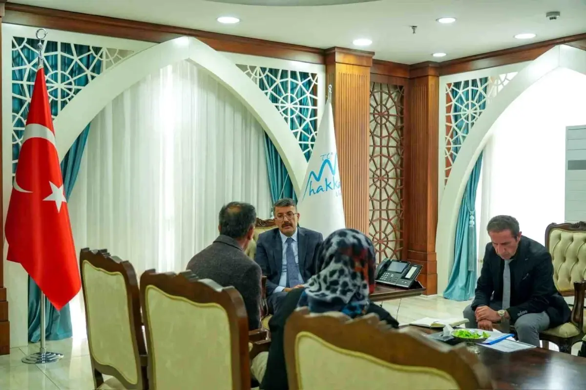 Vali Çelik, Vatandaşları Dinlemeye Devam Ediyor