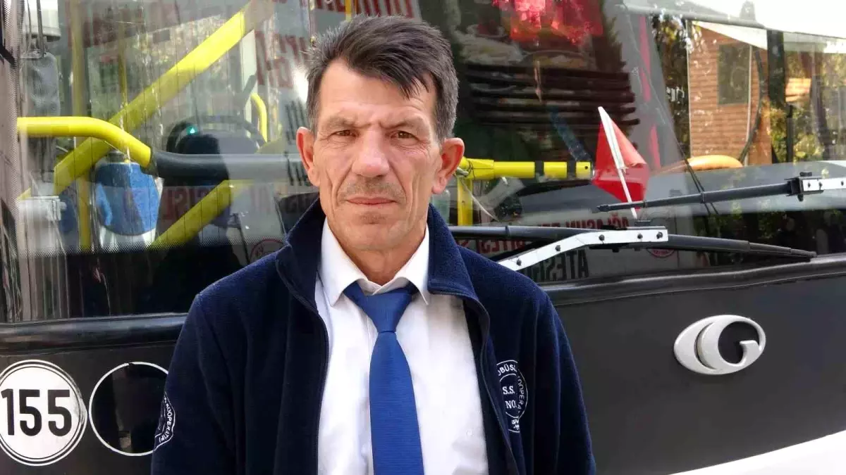 Isparta\'da Otobüs Şoföründen Duygusal Hareket: Yaralı Köpek İçin Seferini Durdurdu